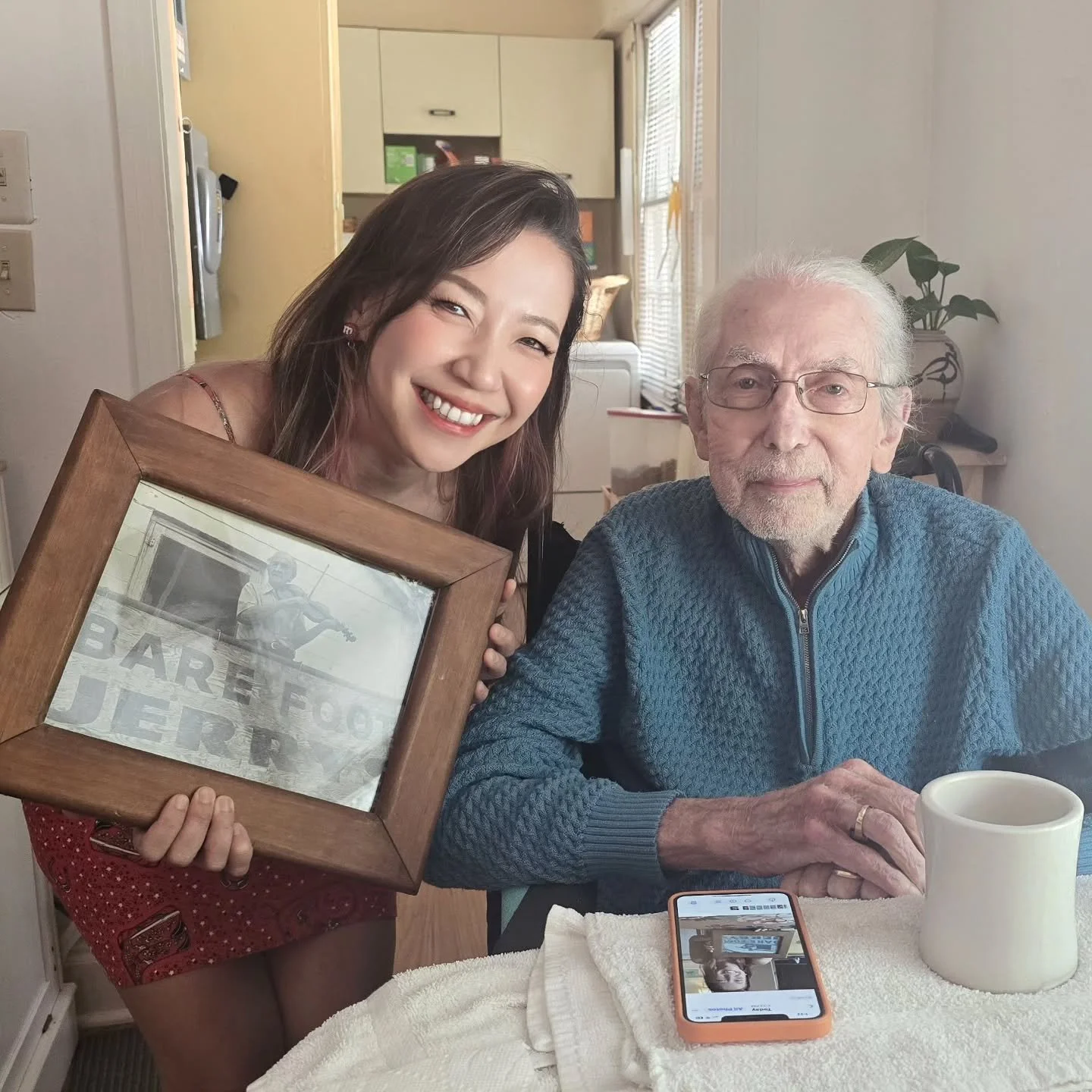 👸Cinderella Studio!!!🎙️

Today, I got to visit one of my Nashville daddies @waynemossguitar !!! You know the song &quot;Pretty Woman&quot;, right? That killer bass intro...that's him playing it!🎸 Wayne runs Nashville's oldest independent recording