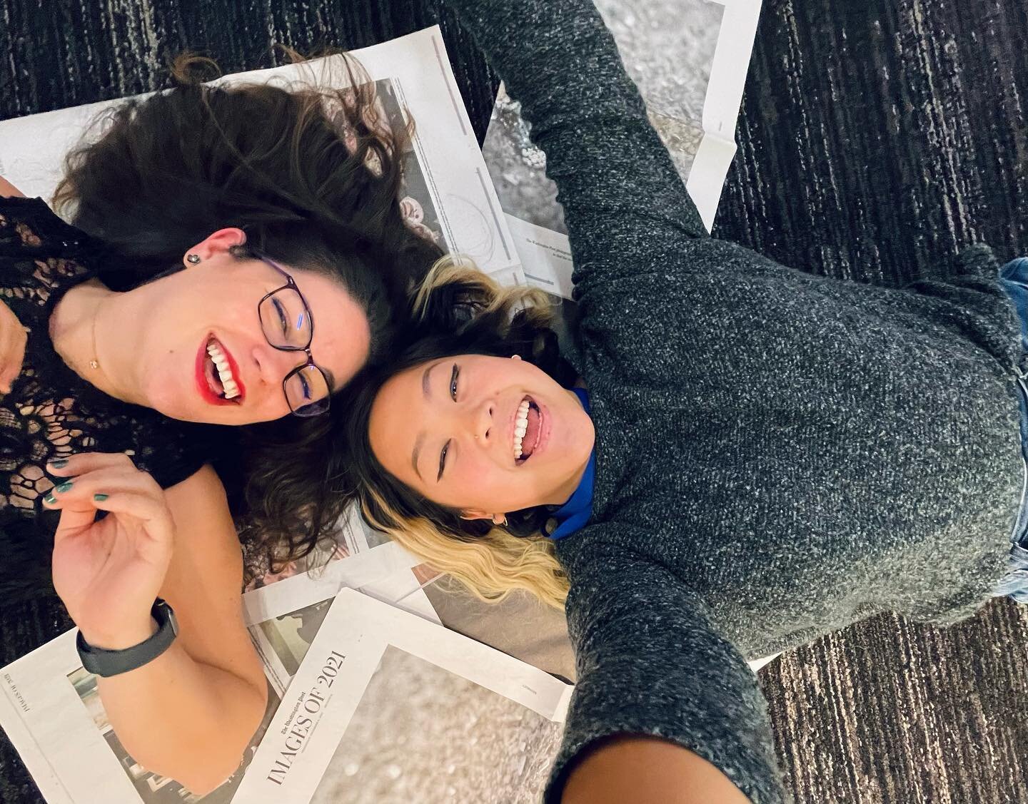 From the newsroom floor, @tmac0201 and I proudly present to you: THE LASTING IMAGES OF 2021.
&bull;
&bull;
Photo editing by @zigdeeswann, @witchert, @kdickerman, @maryannegolon and me! Be sure to take a look at the story online, where there are inter