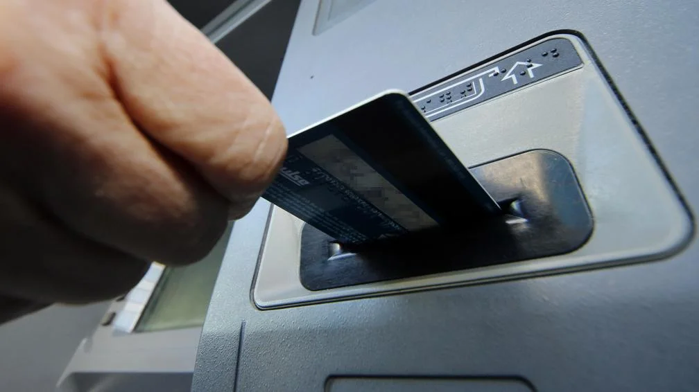rich_junnies_ATM.jpg