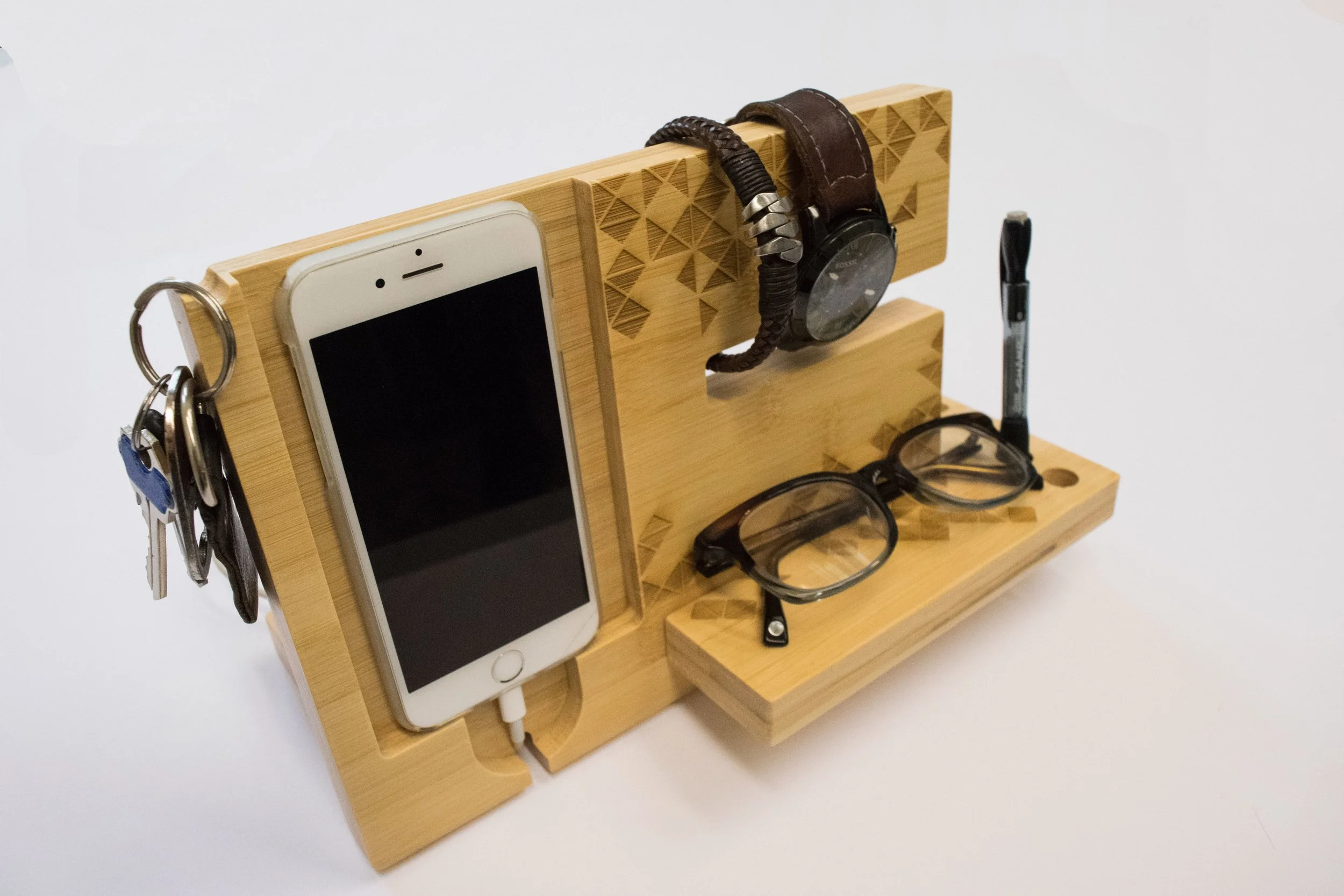 THE DAILY DISPLAY The product is comprised of two interlocking pieces of bamboo plywood that come together to form a single stable structure, providing users with easy set-up and break-down. Unique design considerations have been made to ensure that a wide range of personal products can be kept safe and orderly. Sold in March of 2017 for $23 at the University of Oregon and Oregon State University.