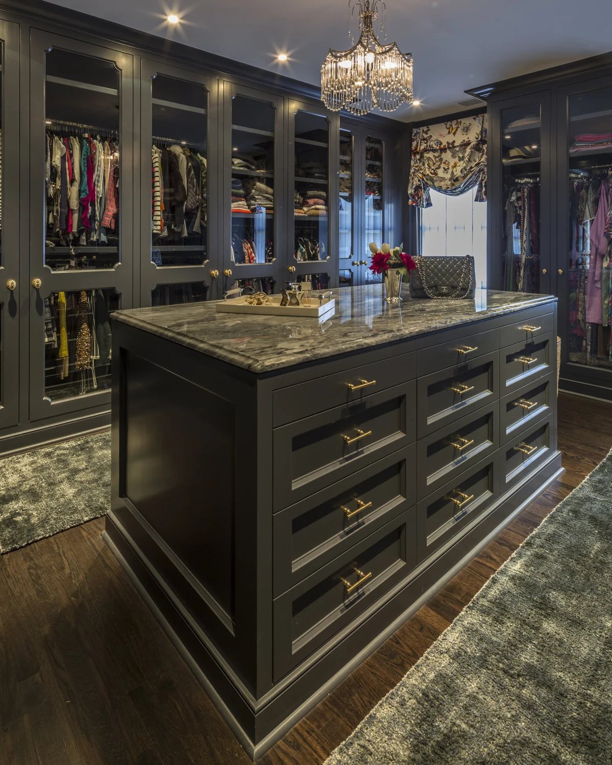 Chic-colonial-dressing-room-old-greenwich-ct-interior-w.jpg