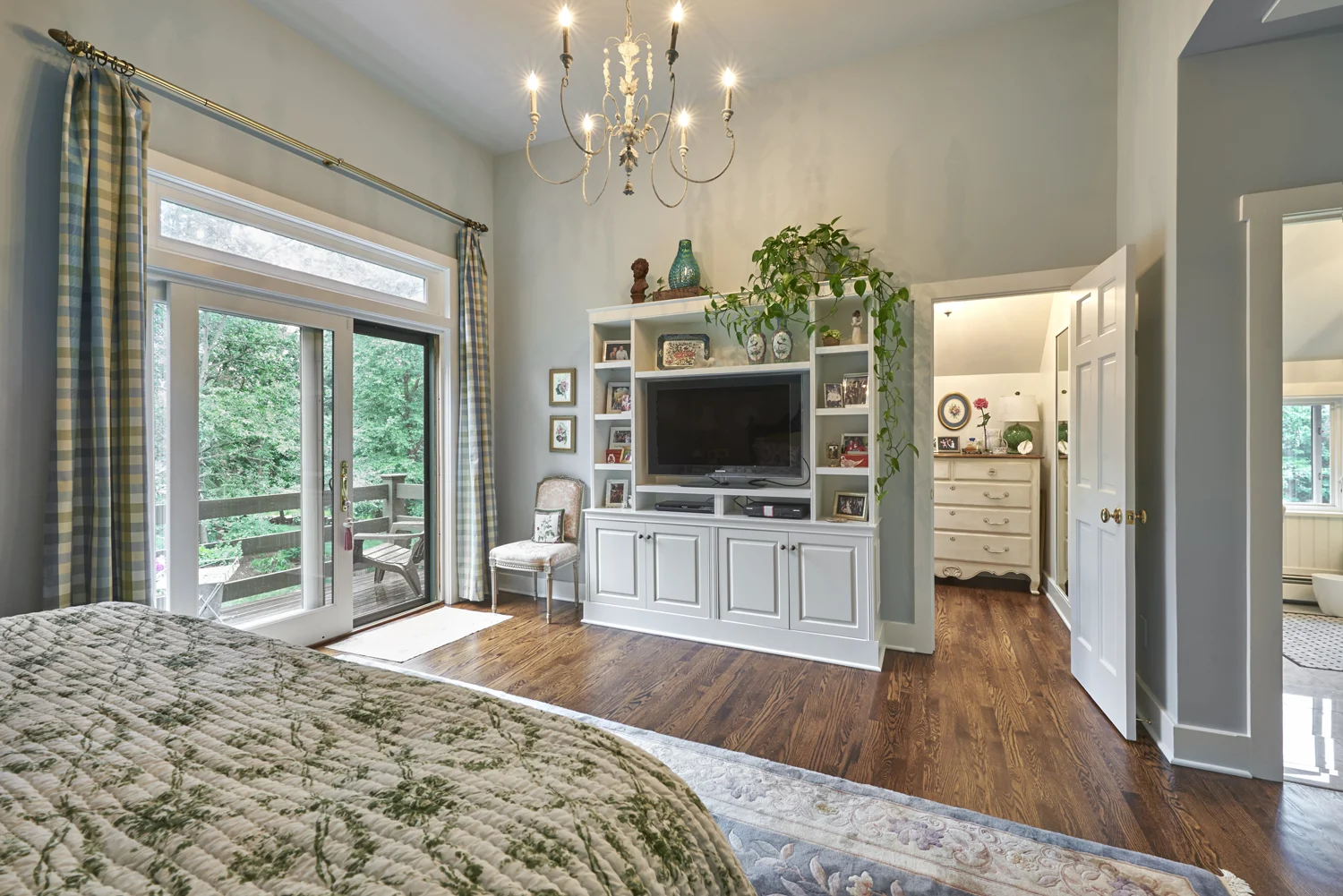 Renovated Master Suite, Redding, CT