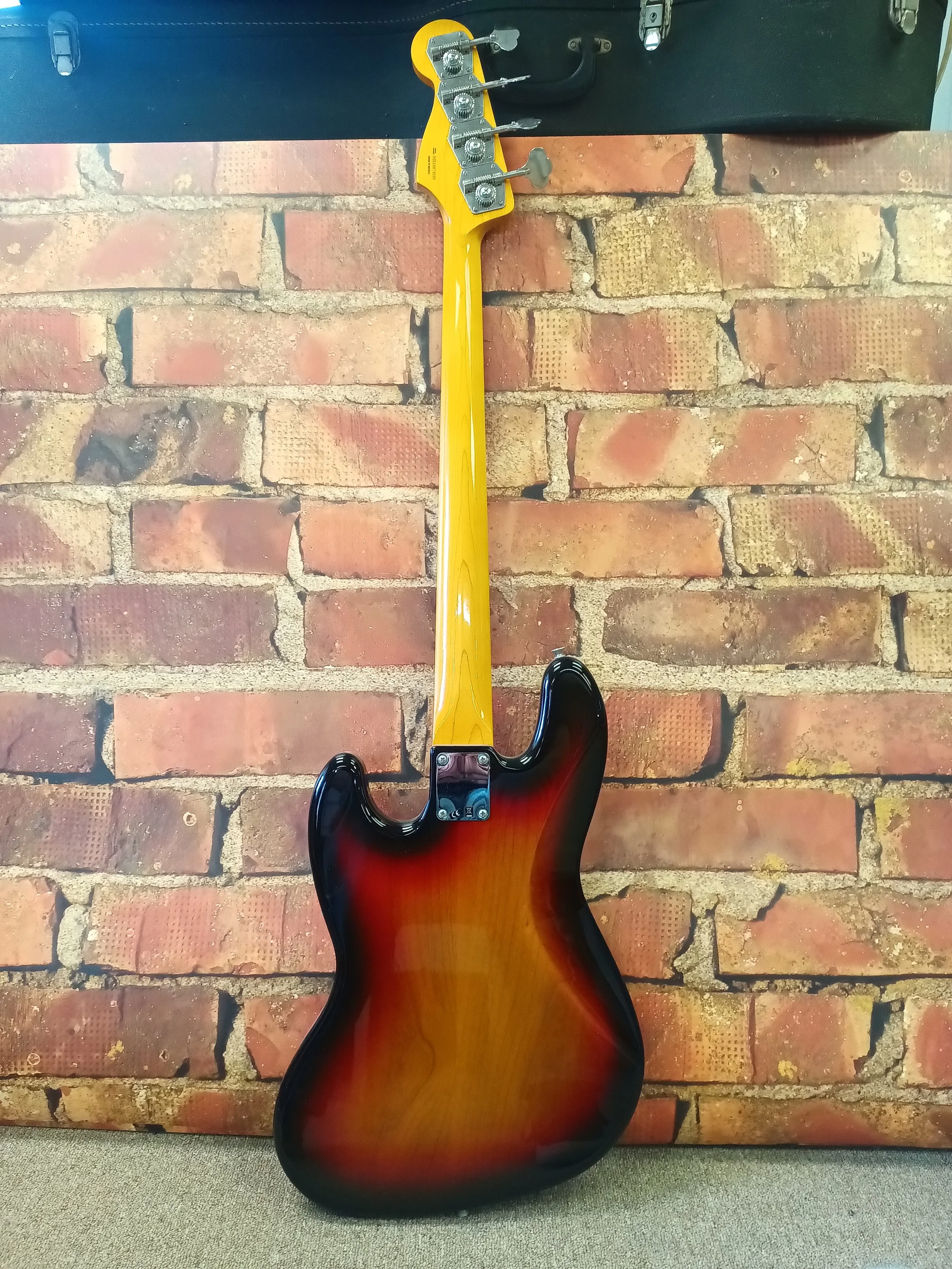 New Fender Classic Series 60's Jazz Bass Laquer — Rainbow Music