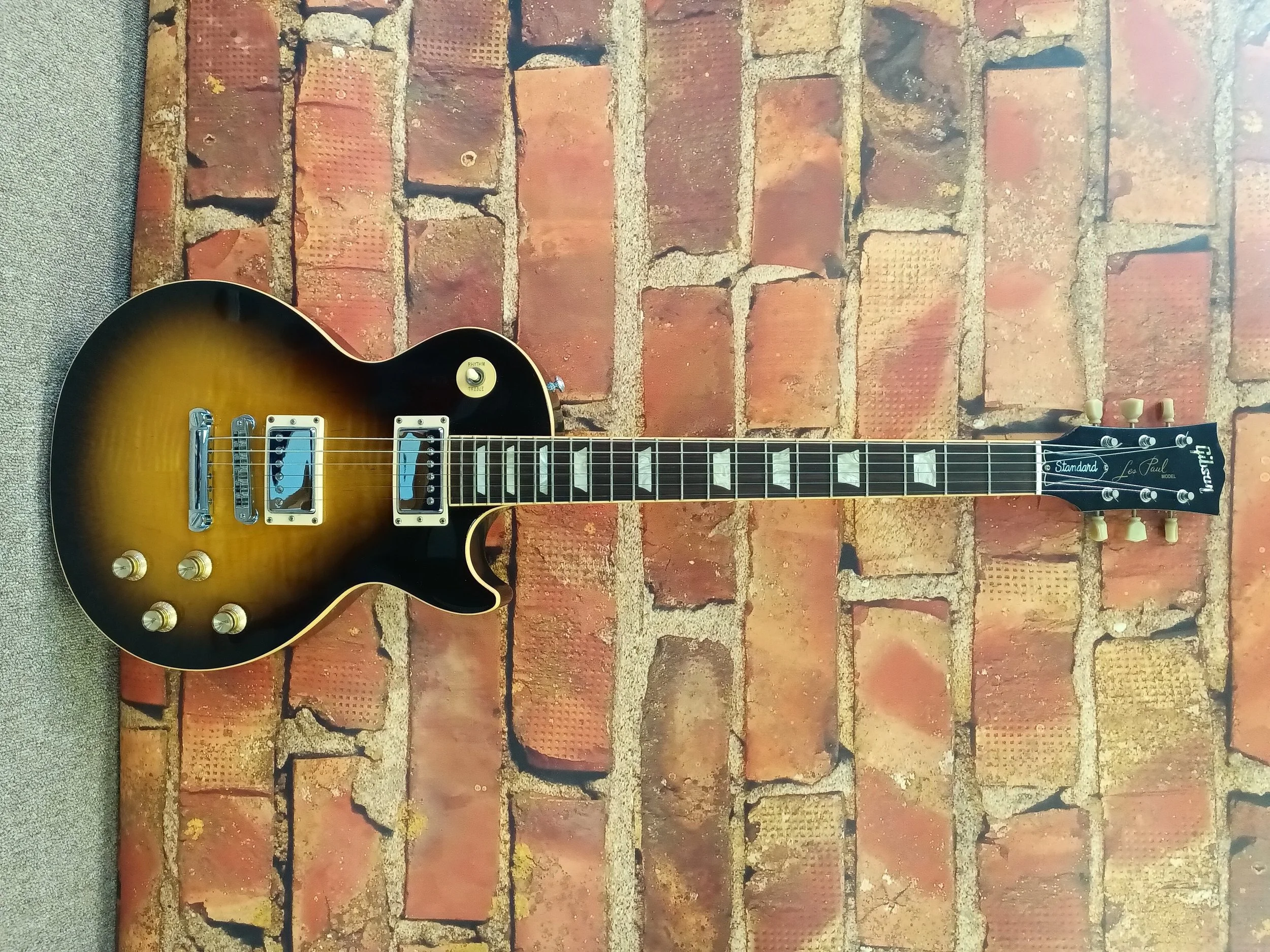 2006 Gibson Les Paul Standard — Rainbow Music