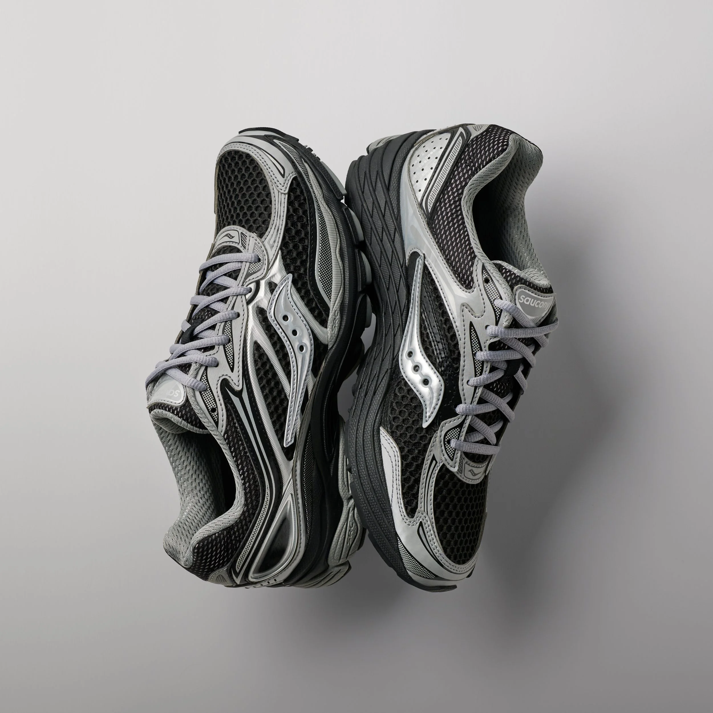 Omni 9 Unisex  Silver_Black 1Hero sRGB copy.jpg