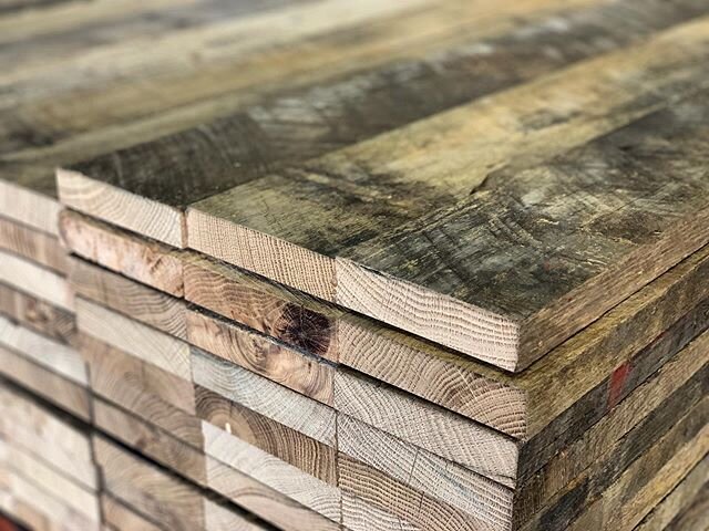 Reclaimed Oak stair treads custom made here @oindcorp
-
#oindcorp #premiumwoodproducts #reclaimedwood #stairtreads