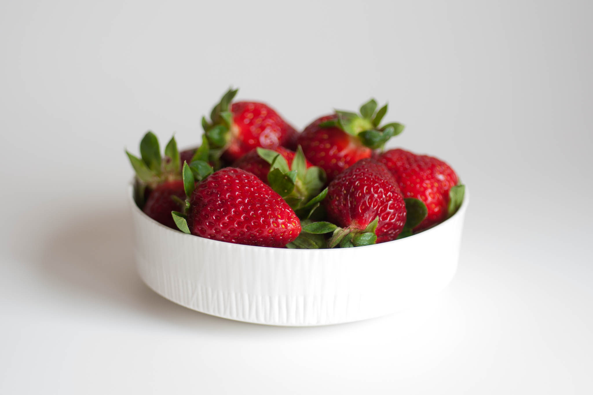 Sarah-Backler-Diverge-Bowl-L-strawberries.jpg