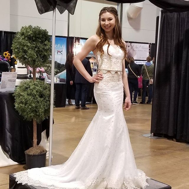 Perfect 2 pcs for someone who doesn't want a traditional weddingdress #2pcweddingdresses #contemporaryweddingdress #goldweddingdress #goldmermaidweddinggown #fashion #salemoregon