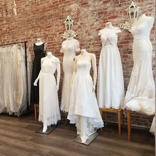 Love my new shop!
#bridalboutique #bridalsalon #bridalshop #brickwall #historical #architecture #classics #classicdesign #chic #designerboutique