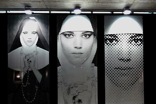 446b6417a3ea41f4_eye-karl-lagerfeld03.xxxlarge.jpg