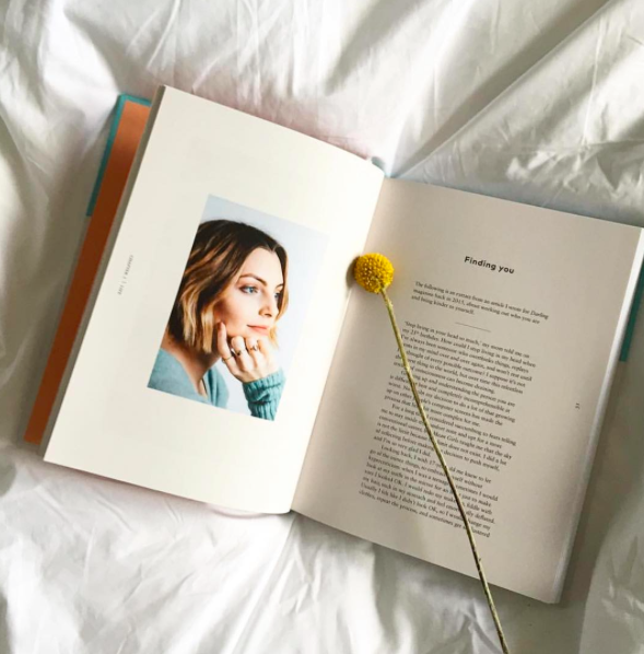 ESTEE LALONDE / YOUTUBE VLOGGER AND AUTHOR