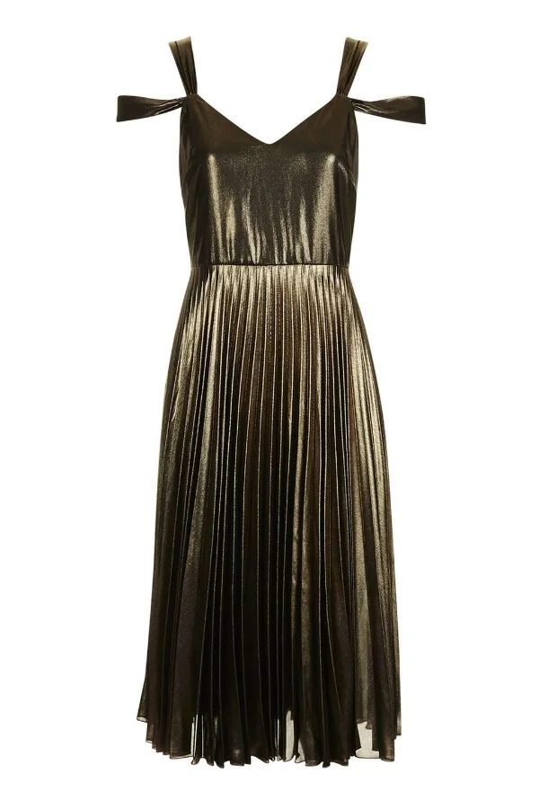 How To Wear Metallics on NY Eve via DNAMAG