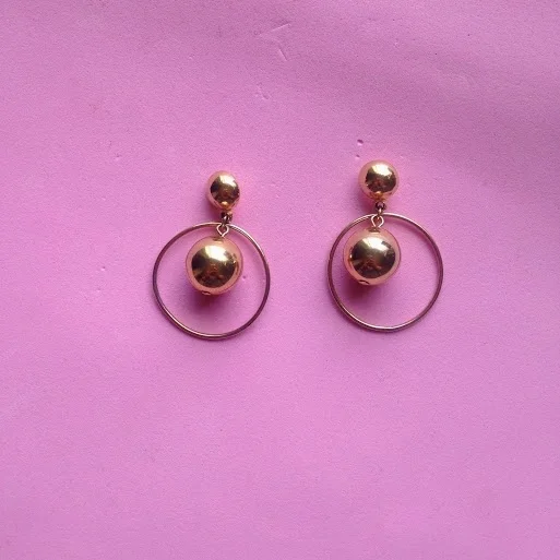 DNAMAG - Vintage Gold Ball Hoops