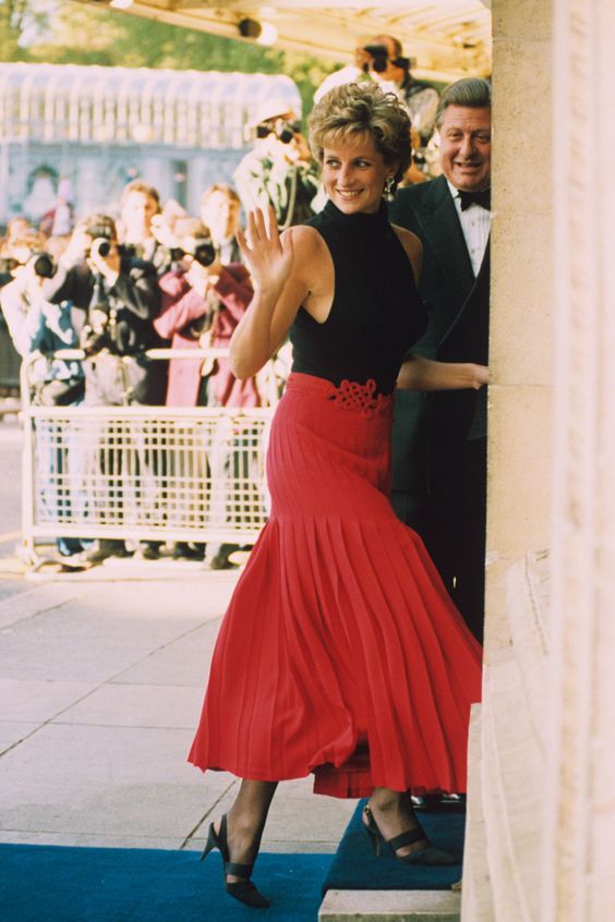 Fashion lessons by Princess Diana ... via DNAMAG 