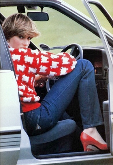 Fashion lessons by Princess Diana ... via DNAMAG 