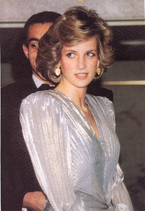 Fashion lessons by Princess Diana ... via DNAMAG 