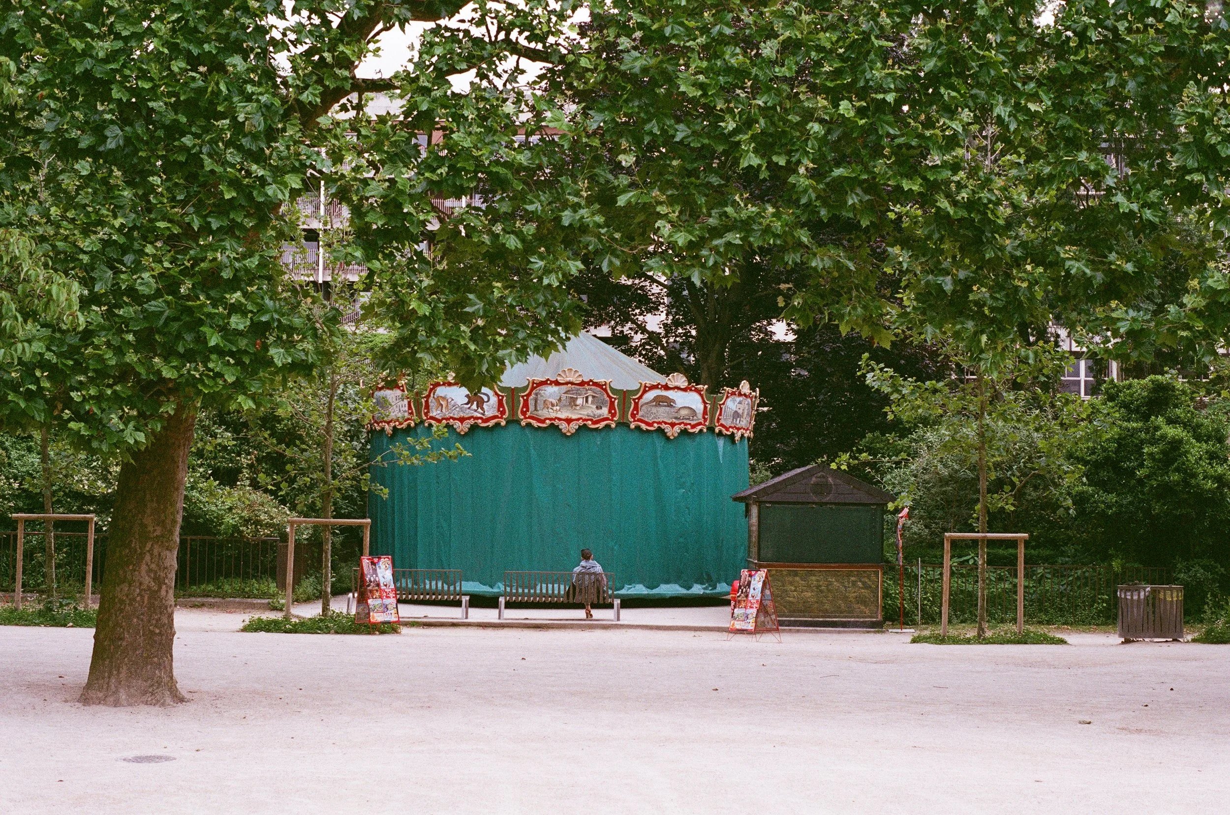 A Lookbook in Paris by Elena Chen // DNAMAG