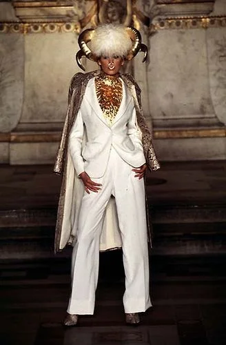 Behind the work of Alexander McQueen // DNAMAG.co