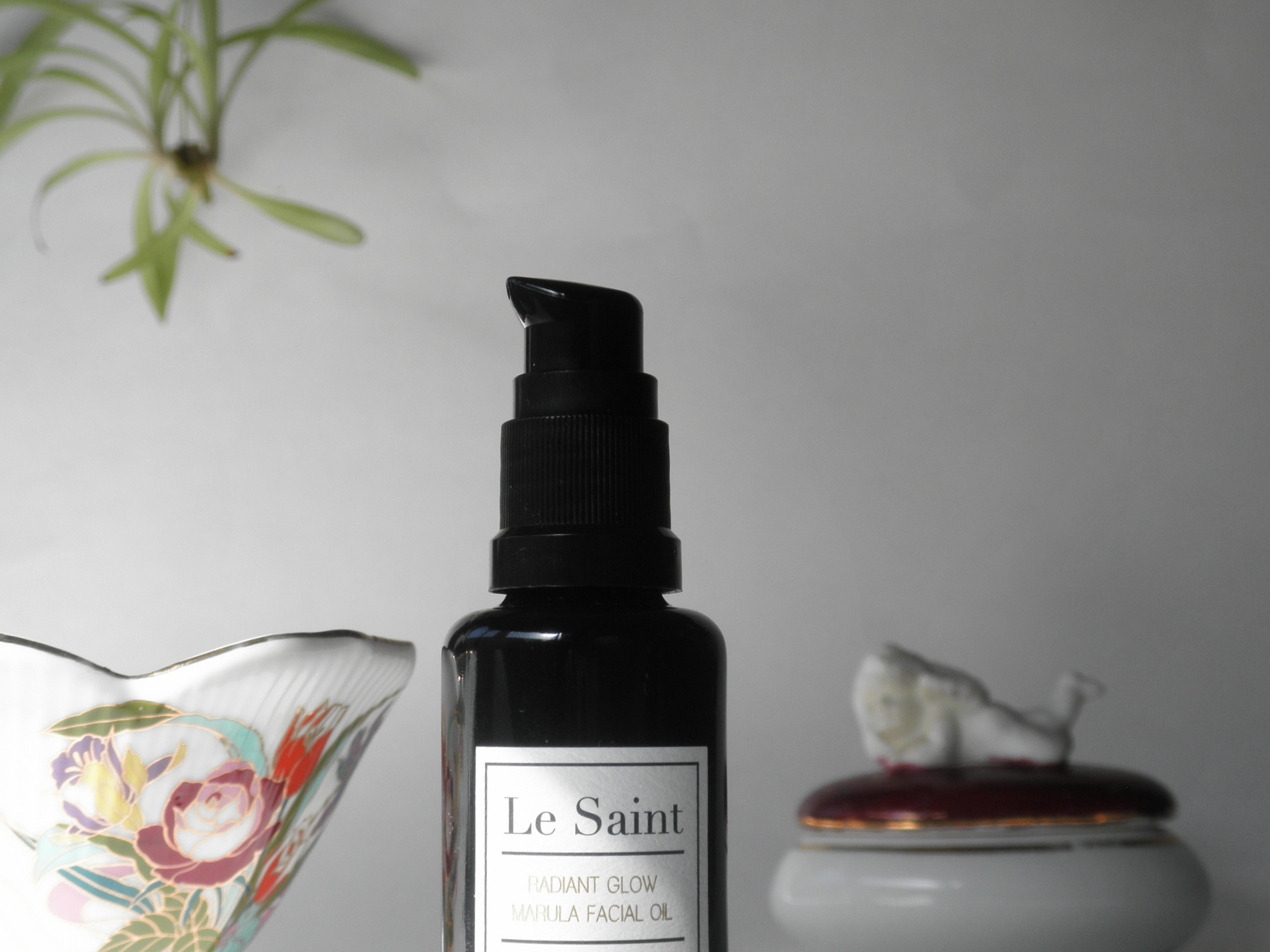 Our review of Le Saint Radiant Glow Marula Facial Oil // DNAMAG