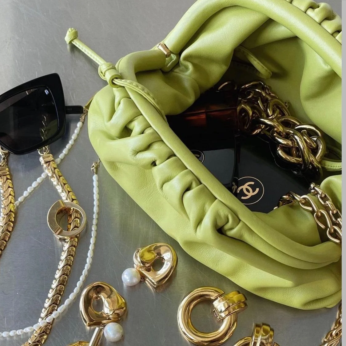 Moda Operandi is Hiring A Freelance Graphic Designer (Temporary - NYC)