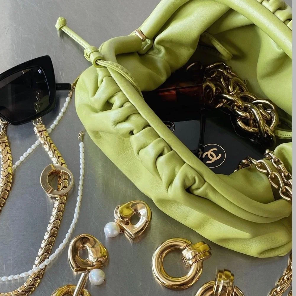 Work It: Moda Operandi Hiring Freelance Graphic Designer (Temporary - NYC)