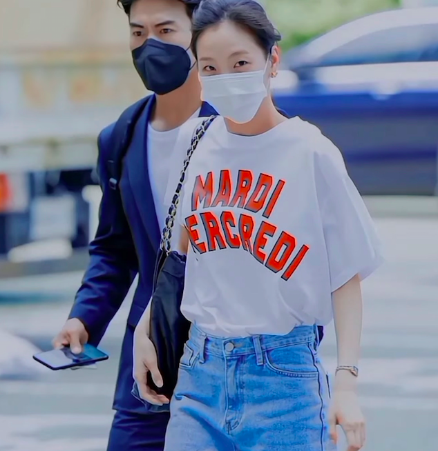 Uniform: T-Shirt and Jeans 