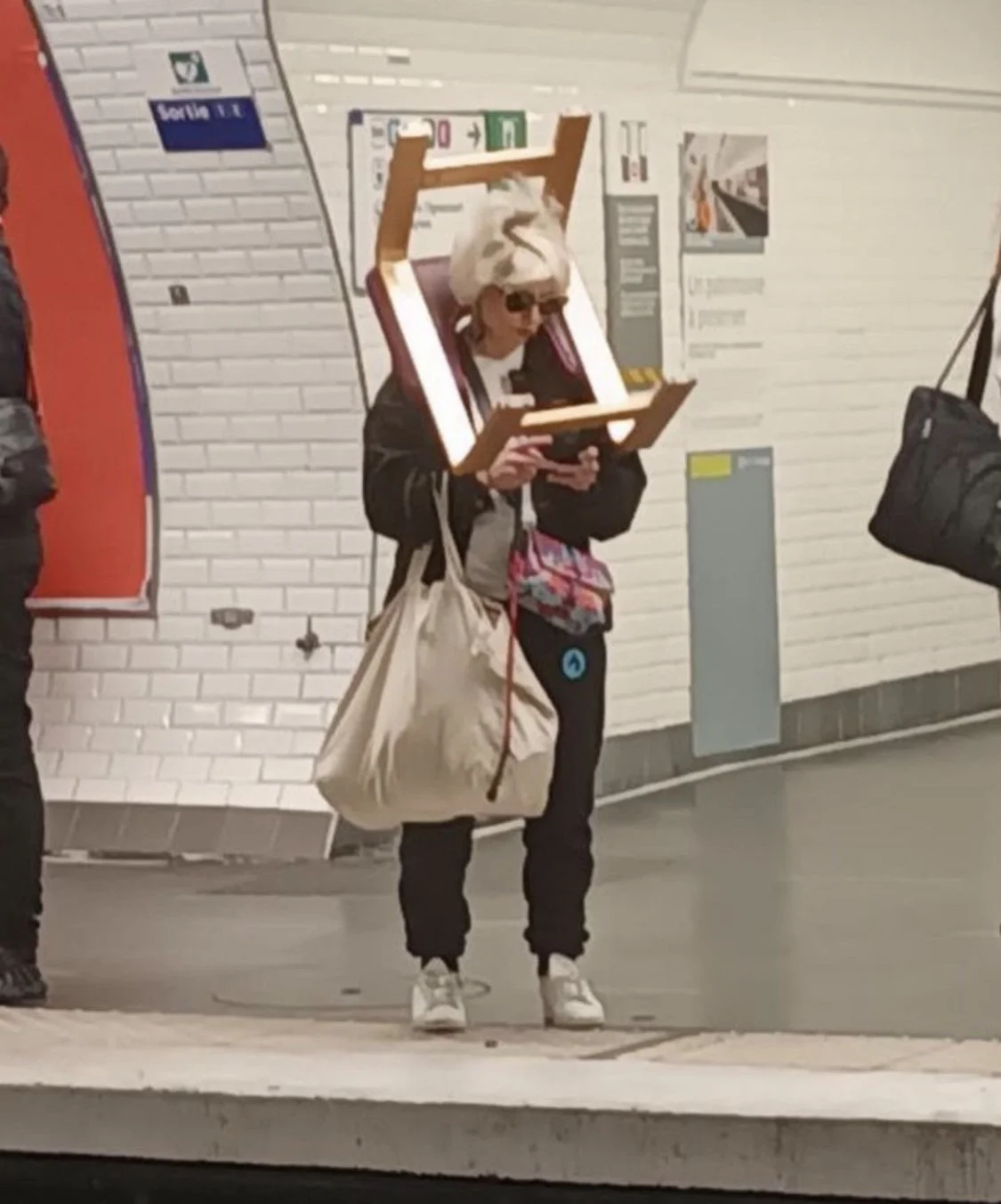 @LESGENSDANSLEMETRO_