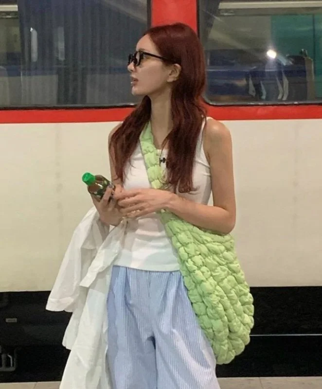 Favorite 5 Instagrams of the Week: Waiting For the Train 🚊