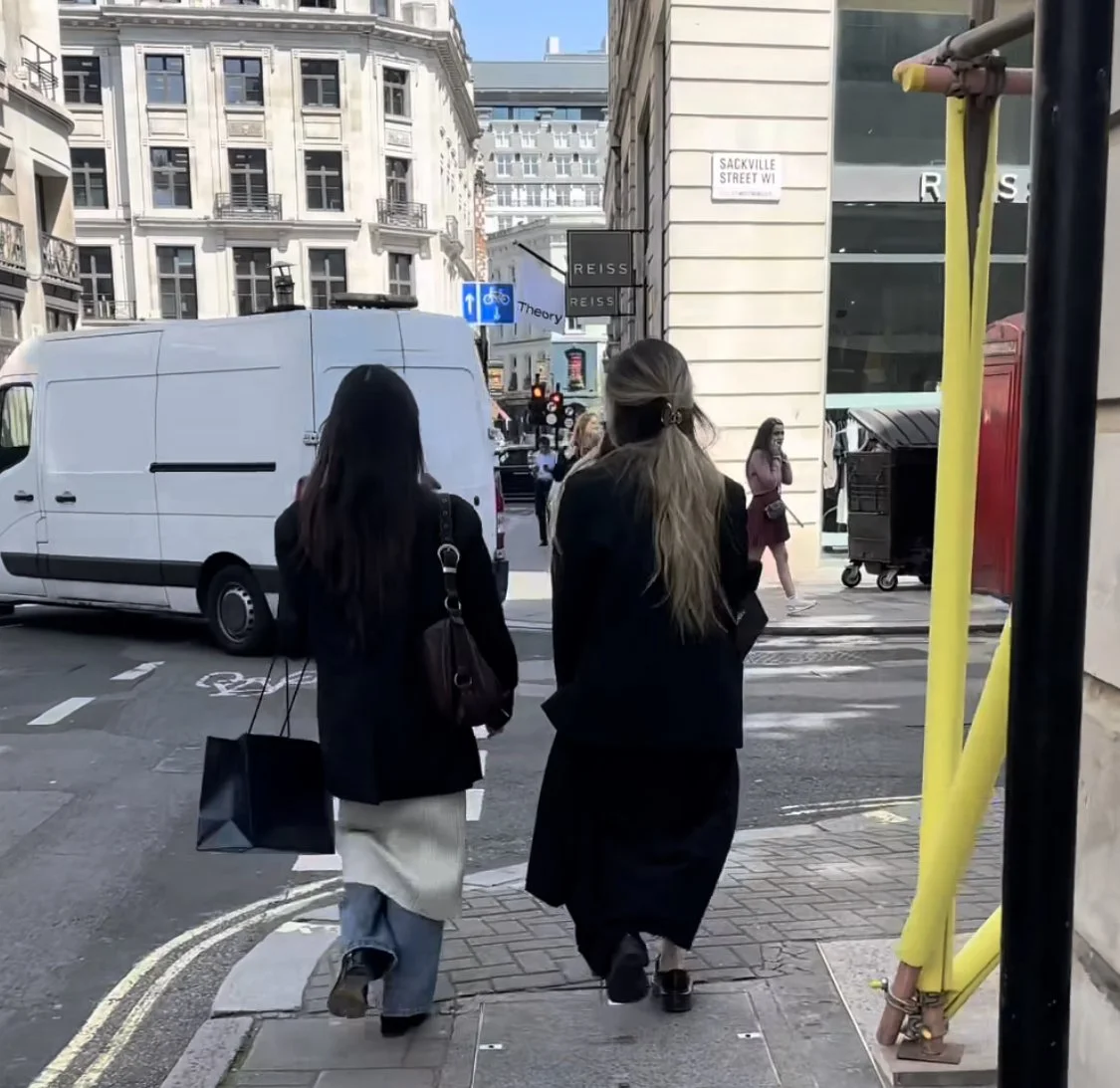 5 Good Things I Want To Buy For London Autumn Season