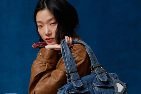 Urban Outfitters is Hiring an Associate Photographer (Philadelphia)