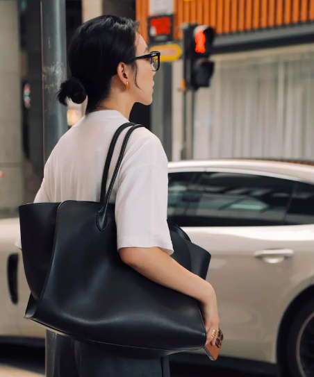 Oversized Leather Tote / Morito Workshop