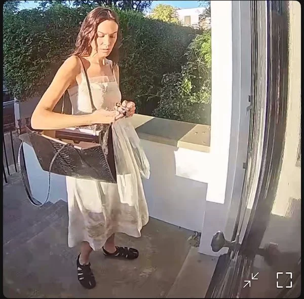 Alexa Chung doorcam outfits