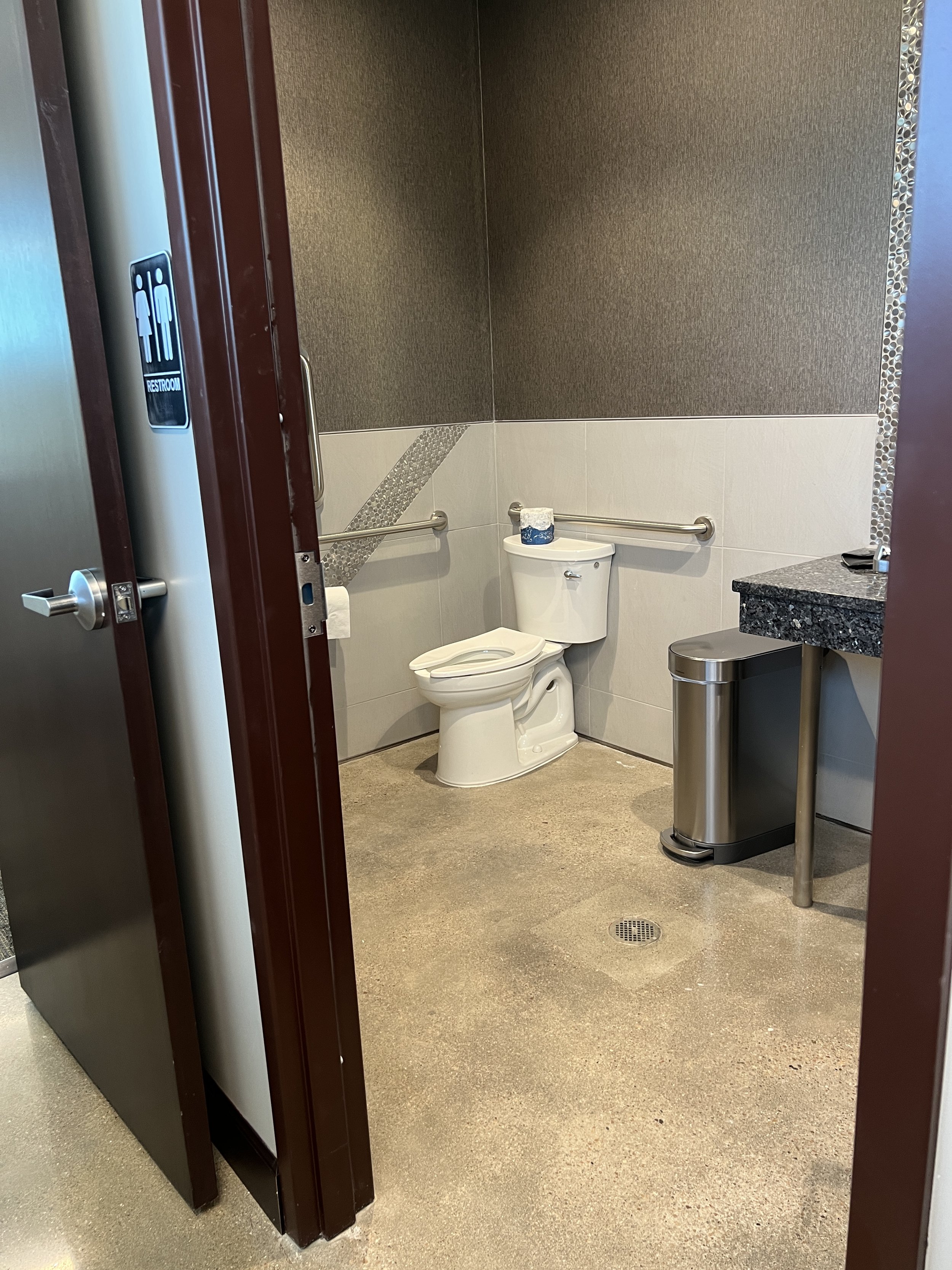 Sema_bathrooms.JPG