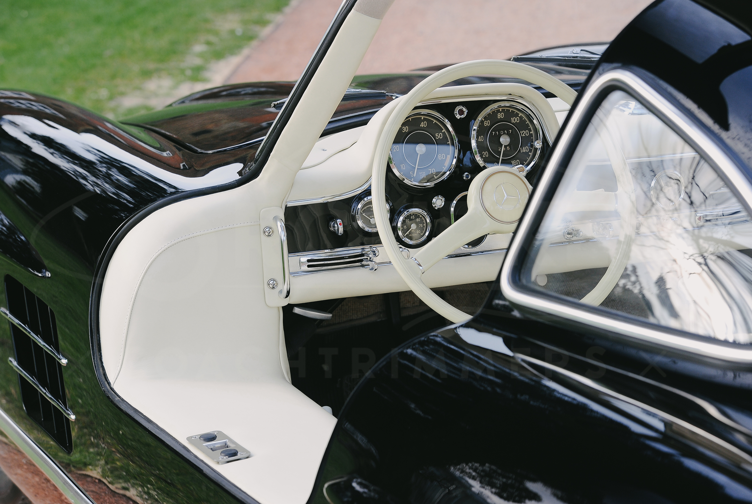 o-rourke-coachtrimmers-mercedes-gullwing-300-sl.jpg