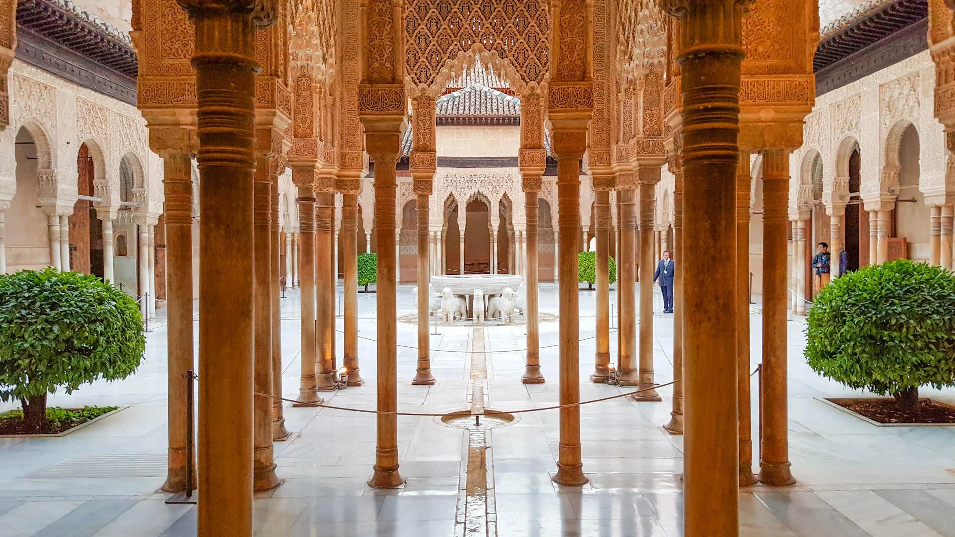 Photo http://blog.insightvacations.com/visiting-the-alhambra-palace/