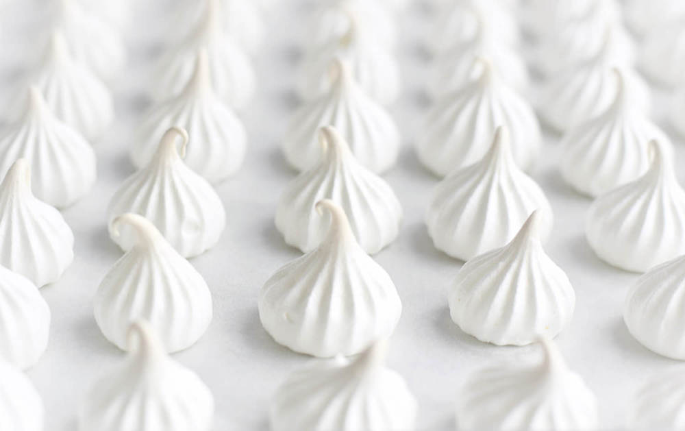 How+to+Make+Perfect+Meringues+-+a+photo+guide+for+making+meringues+that+will+come+out+perfect+every+single+time!+|+trufflesandtrends.com.jpeg