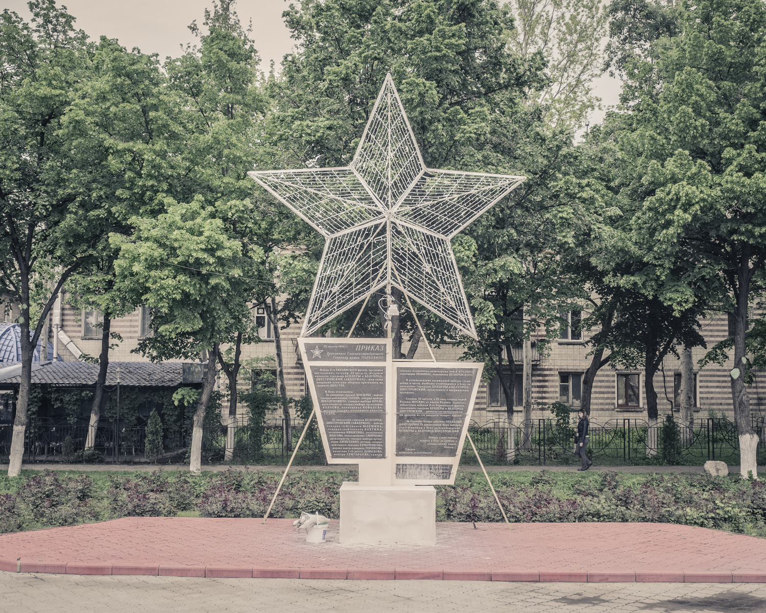 monument-050627.jpg