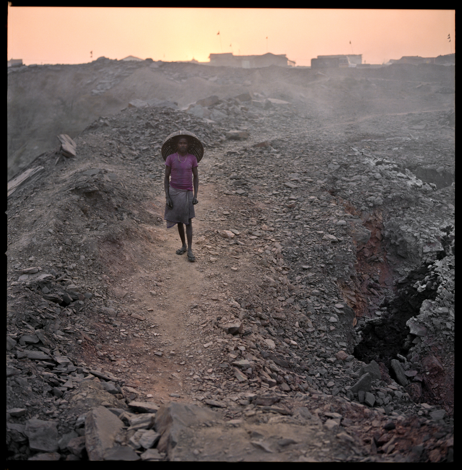   THE BURNING CITY JHARIA, INDIA | 2009-2012   Ever since I was a child, I have heard that Eskimos have dozens of different words to describe subtle nuances of white. When I arrived in Jharia, I couldn’t help wondering the same thing about the inhabi