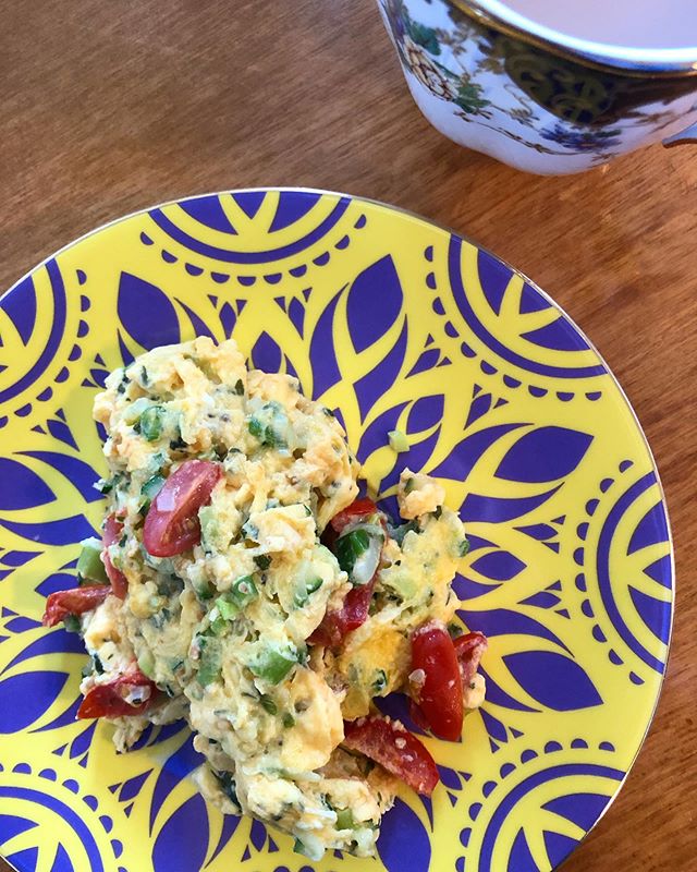 I love Saturdays. I get to play with books and decks all day, and Blair makes me breakfast 😍🥰