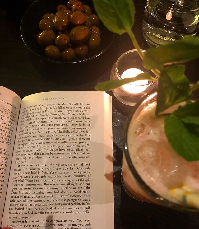 Who knew being sober in a bar could be this good? 📚😍