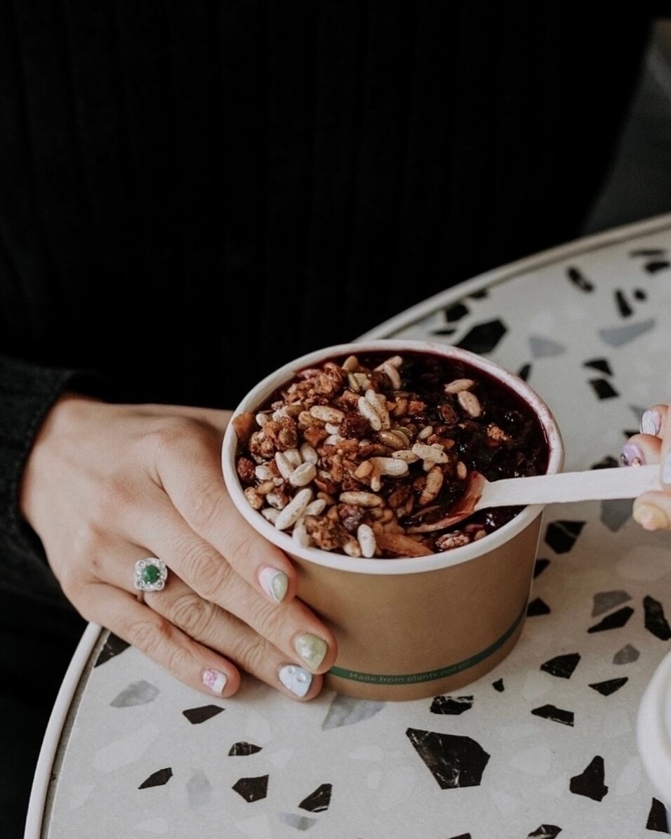 IT&rsquo;S BACK!!! Our famous Daisies Porridge. 

Creamy oats, Rhubarb Compote &amp; Granola drizzled with Honey. 🍯

#daisies #daisiescottesloe  #perthisok #urbanlistperth #cottesloe #perthgrub #pertheats #perthcoffee #supportlocal #winterporridge