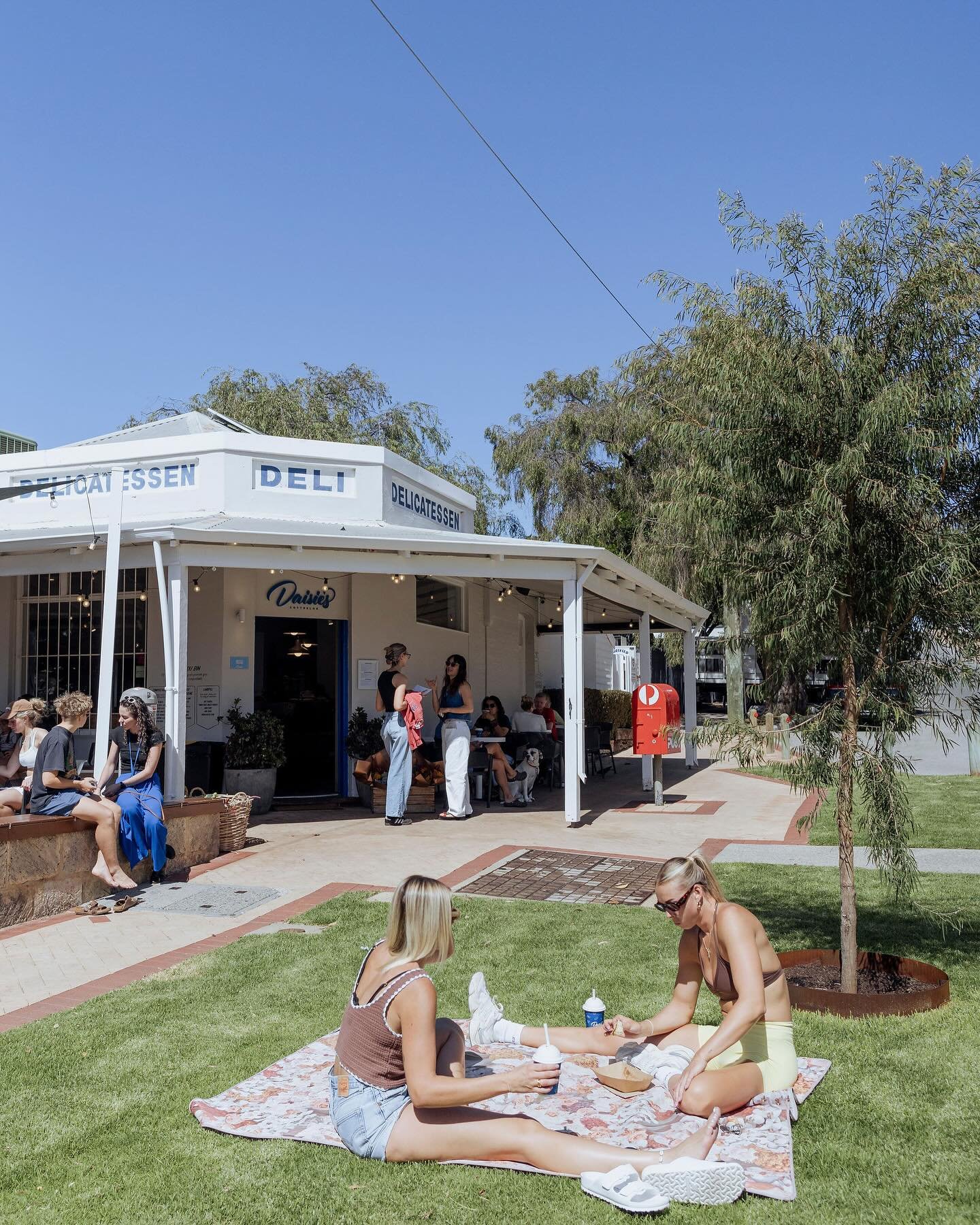 The summer holidays are slowly fading away, and we&rsquo;re back to regular programming. We&rsquo;ll keep holding on for as long as we can though. 

See you tomorrow from 6 - 4.