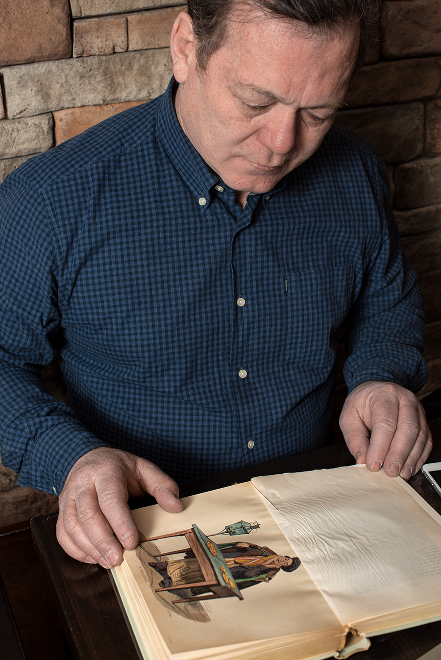 roberto-reading-pizzaiuolo-book.jpg