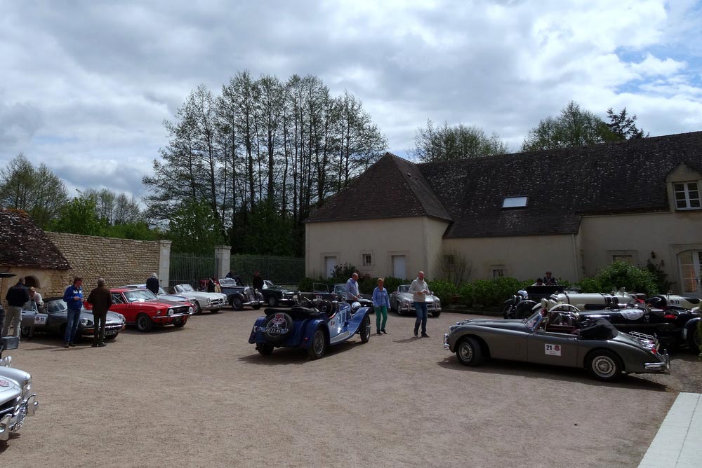 Accueil de passionnés de voitures de collection au Domaine de la Tour
