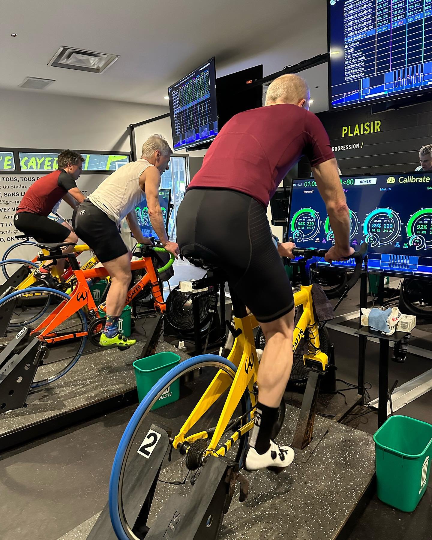 Concentration maximale, plaisir et d&eacute;passement de soi😍🤩 Nos membres nous &eacute;patent &agrave; chaque jour !! #powerwattsnord #cycling #fitnessmotivation