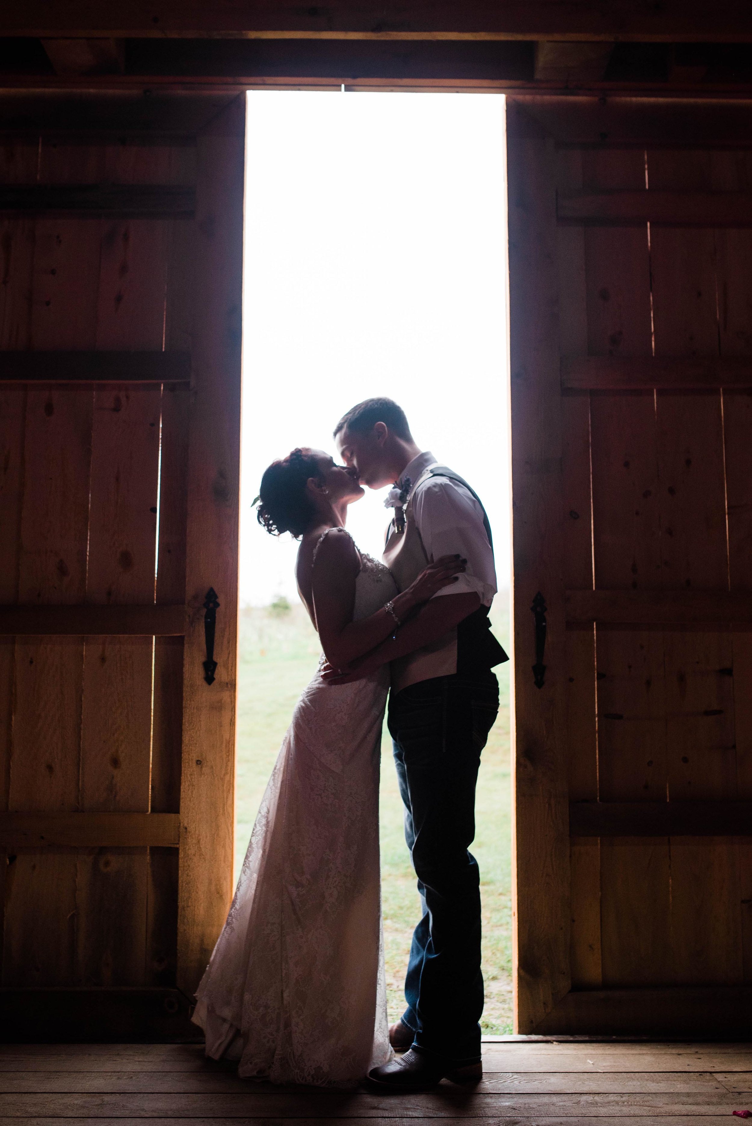 whisper hollow homestead wedding barn wedding pittsburgh photographer