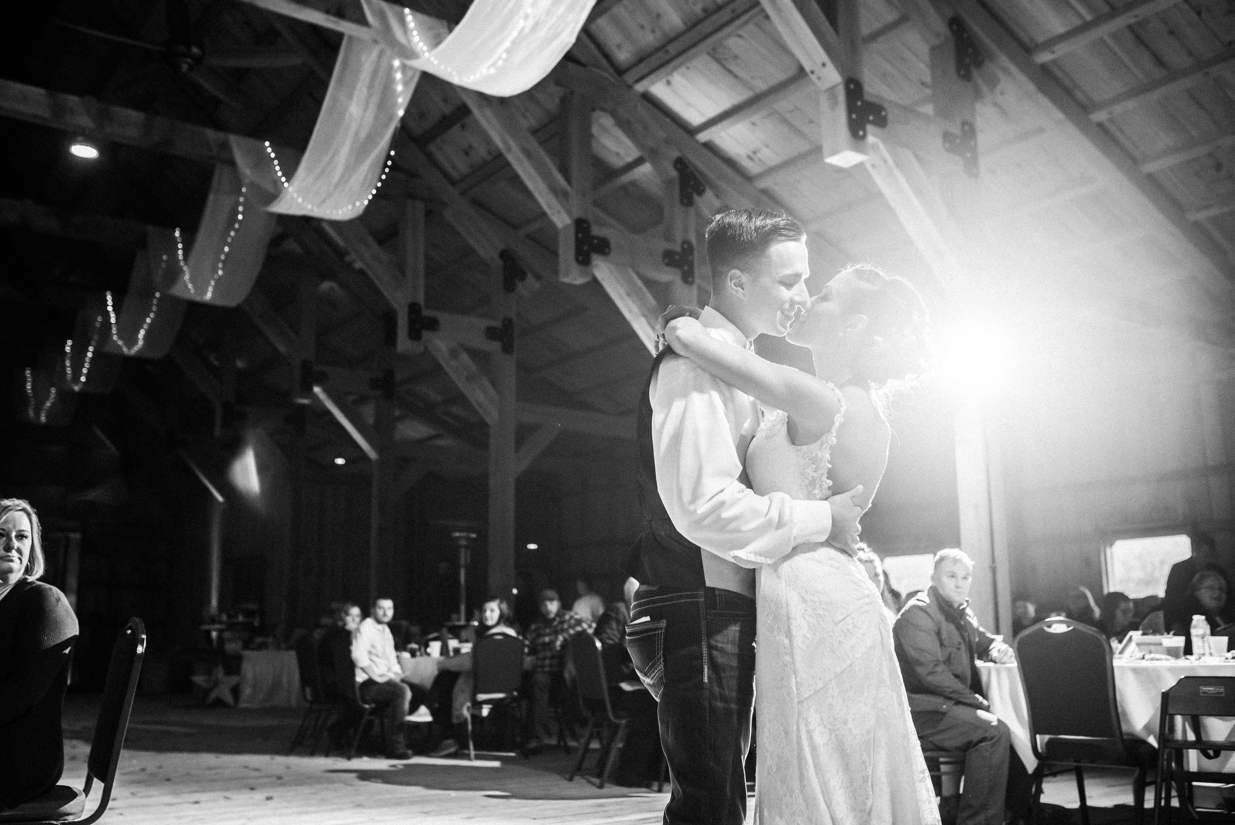 whisper hollow homestead wedding barn wedding pittsburgh photographer