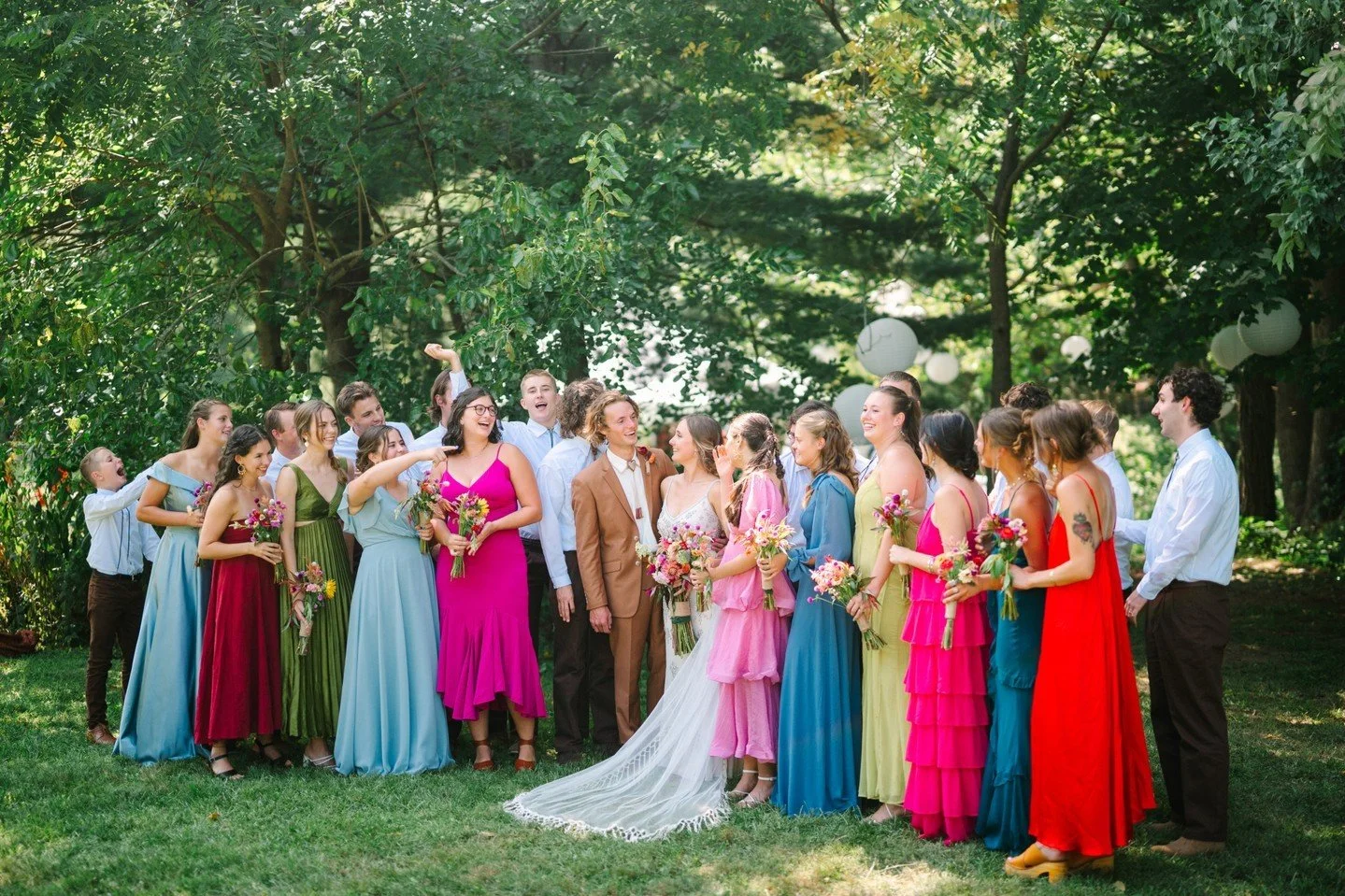 🌈✨ Who says your wedding day has to be all white? Adding color to your celebration is one of the most fun ways to make your day truly yours. From bold florals to pops of vibrant hues in your attire, decor, and even your cake (yes please to that colo