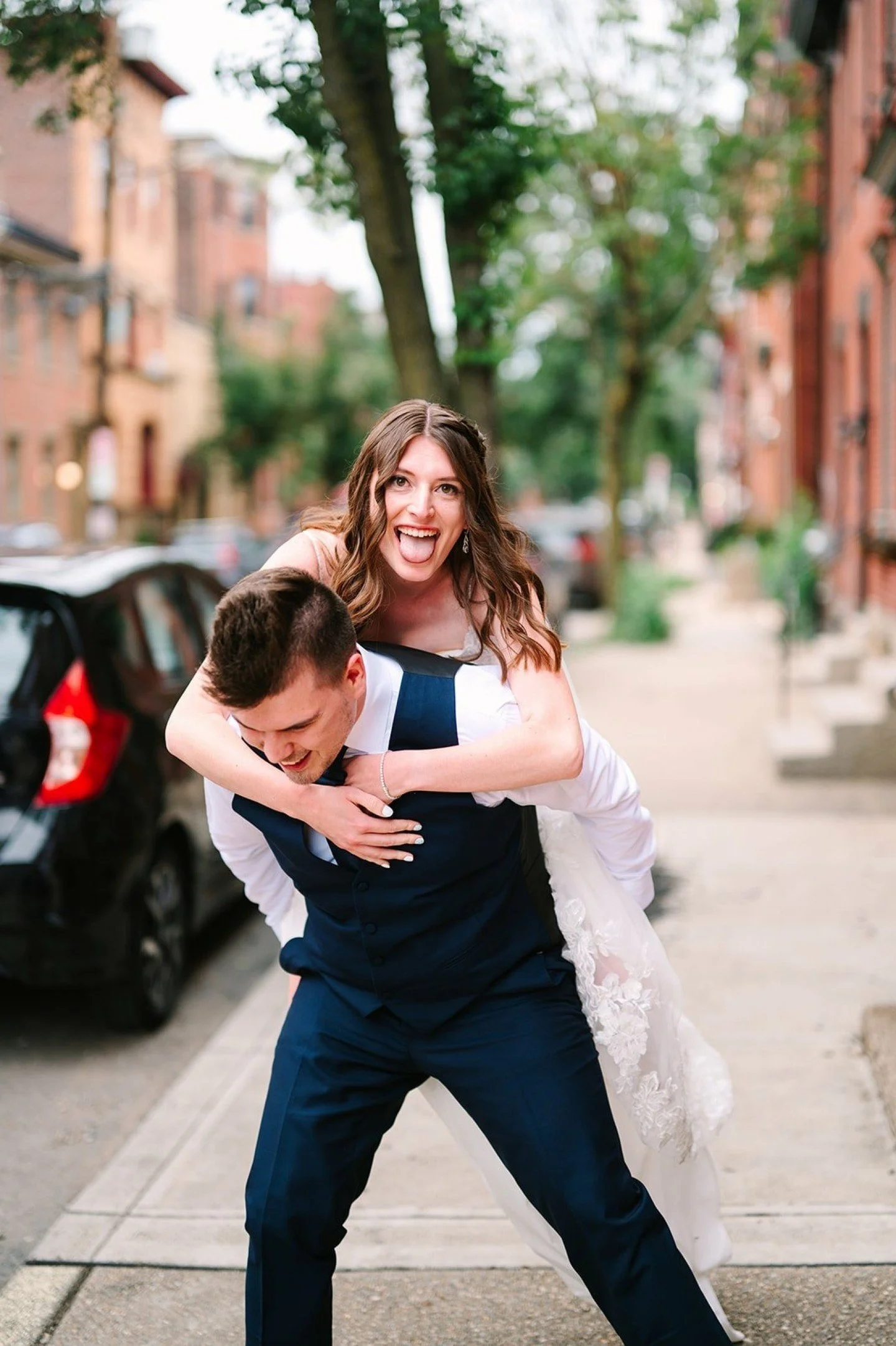 🎉💍 Let&rsquo;s be real: weddings and engagement photos don&rsquo;t have to be all serious and posed! Sometimes, the best shots are the silly ones&mdash;the ones where you&rsquo;re laughing, being goofy, and just having FUN together. 😜

Whether it&