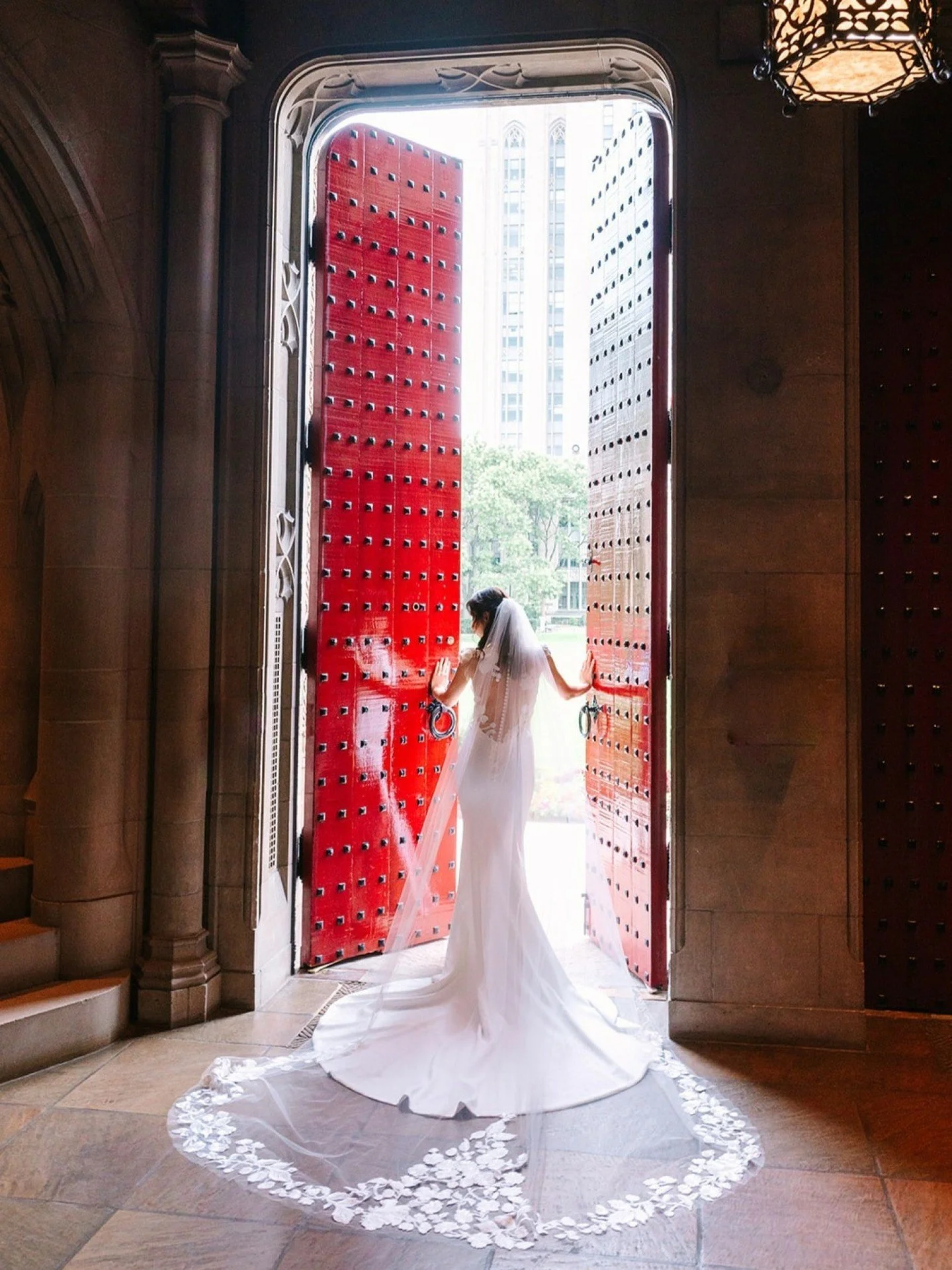 There&rsquo;s something about those iconic red doors at Heinz Chapel that just takes my breath away every time. It&rsquo;s like stepping into a fairytale, with those bold, beautiful doors welcoming you to one of the most stunning ceremony spots in Pi